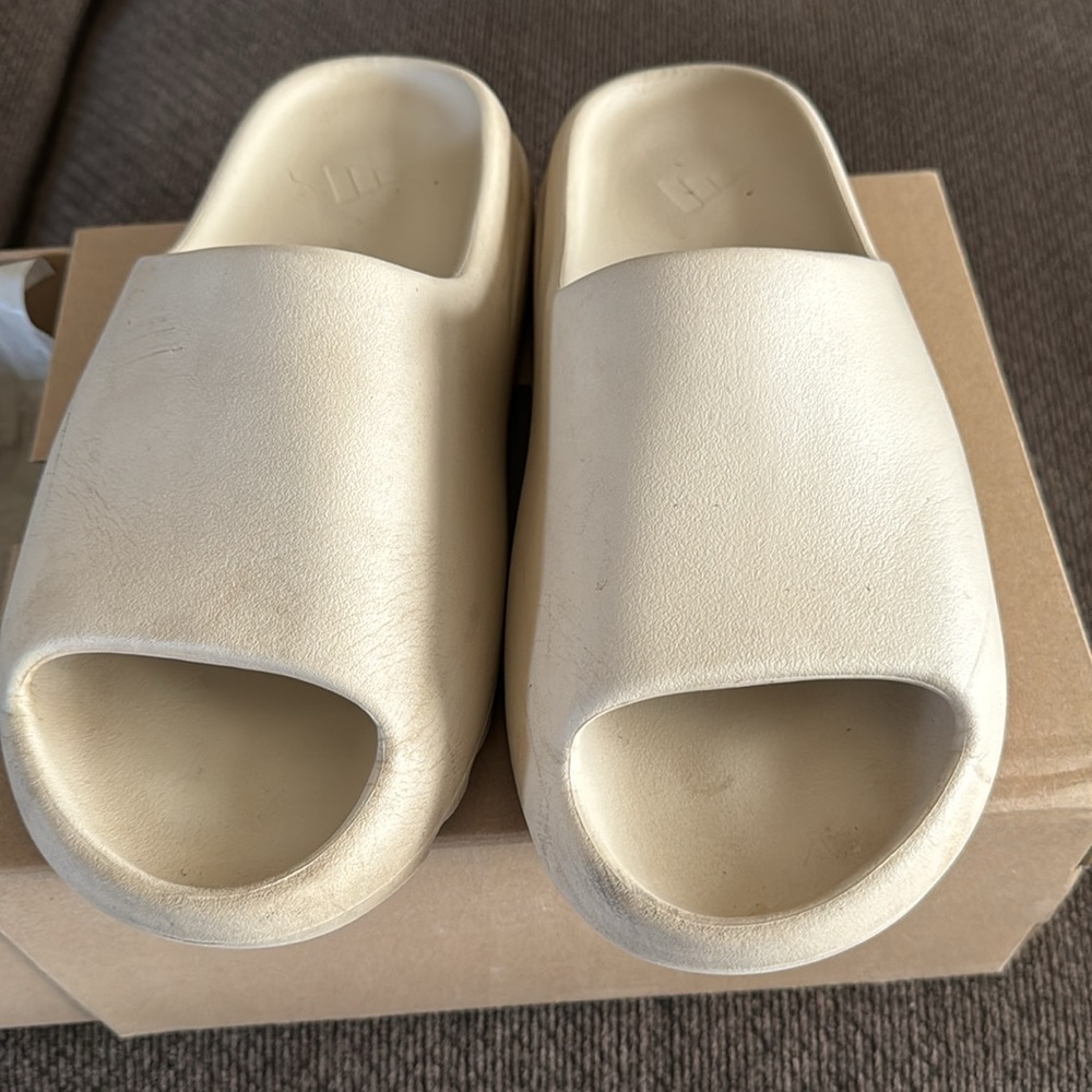 Yeezy Slides Bone Style FZ5897 Size 10